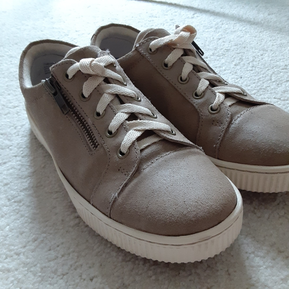 Born distressed leather sneakers 7.5 womens